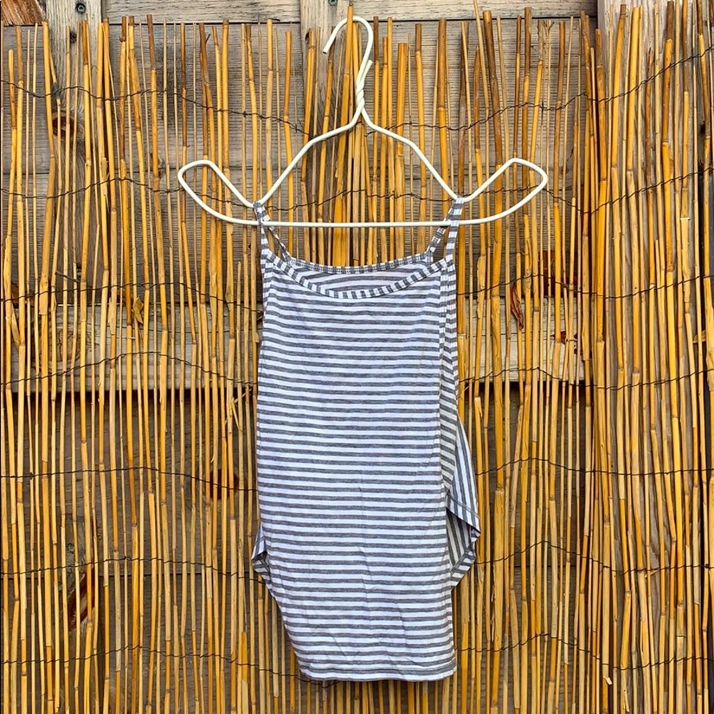 LULULEMON CROPPED TANK - CROSS BACK - Picture 3 of 3